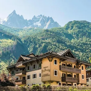 https://la-ginabelle-vue-mont-blanc-avec-piscine.hotels-rhonealpes.com